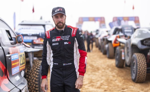 На 31 години, южноафриканецът е един от най-младите състезатели, но вече има опит от четири издания на Дакар, а миналата година почти докрая оспорваше първото място на Ал-Раджи. Латеган има на разположение и нова кола - GR DKR Hilux. Японският тим спечели три от последните четири издания. 

