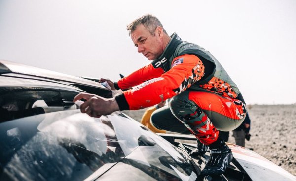 Само Дакар липсва във витрината на най-успешния пилот в историята на Световния рали шампионат. От 9 участия до момента, Себ има три втори и две трети места. Но той спечели убедително последните три старта от рали рейд шампионата миналата година, и се очертава като фаворит за първото място този път. 
