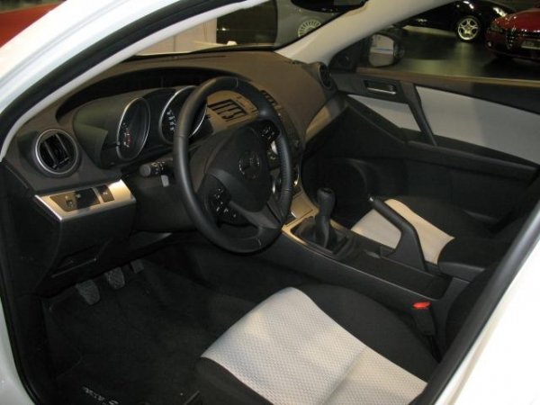 Mazda3 Sedan / Автомобилен салон София 2009