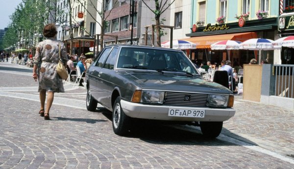 По-скоро ъгловати, но не лишени от вкус, формите на Simca 1307/1308 са идея на стилиста Кийт Кокъл. Разработката на проекта с кодово име Chrysler C6 се прави във Франция, близо до Поаси и, както подчертават експертите тогава, в него активно участват компютри.
Новите семейни автомобили, които заменят серията 1301/1501, предлагат сравнително голямо пространство вътре, с изключение може би на по-високите пътници отзад, чиито глави опират в тавана.
