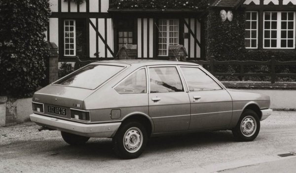 Simca 1307/1308 предлага избор от два напречно монтирани под капака бензинови редови четирицилиндрови двигатели, които са с работен обем 1 294 и 1 442 куб. см. Базовата версия 1307 GLS има мощност от 68 конски сили, а по-мощната (с два карбуратора) - 82 коня. Моторите имат чугунени блокове и електронно запалване. Първоначално скоростните кутии са само четиристепенни.
Шасито е с междуосие от 2 604 мм и независимо окачване - двойни носачи отпред и единични - отзад. За возията се грижат четири телескопични амортисьора и две стабилизиращи щанги. Спирачките се контролират от дискове отпред и барабани отзад. Джантите са с размер 13 цола, с радиални гуми с ширина 155 мм. Резервоарът за гориво побира 60 литра бензин, а разходът на пътя е от 8 до 12 литра на "сто".
