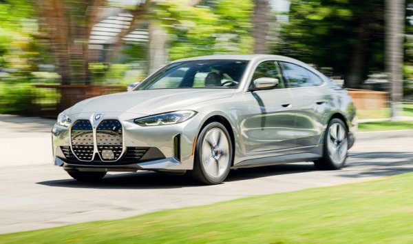 Пазарен дял: 2.1%
Неотдавна BMW пусна нова базова версия, означена като 35, която свали стартовата цена до 104 600 лева - по-евтино от доста конкуренти от масовия сегмент. За върховата М50 ще ви поискат 145 600 лева. 