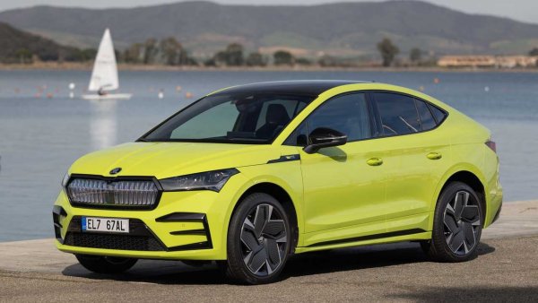 Пазарен дял: 4.2%
България не е единственият пазар, където по-смелият дизайн на Enyaq му позволява да изпревари по продажби братовчеда Volkswagen ID.4. С 62 кВтч батерия цената започва от 91 990 лева, за 80 кВтч ще ви трябват минимум 103 680 лева, а купе версията в изпълнение RS струва 125 580 лева. 
