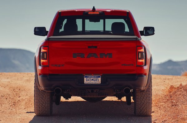 Новият редови битурбо &bdquo;шестак" ще произвежда не по-малко от 510 конски сили и 678 Нм. Ако колата е оборудвана с най-добра модификация на този агрегат, мощността ще достигне 550 конски сили.
