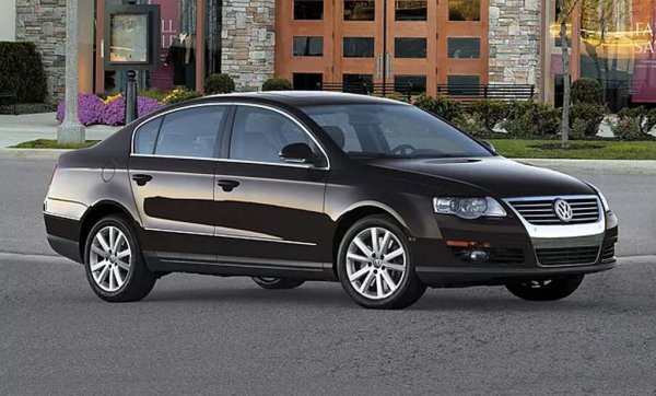 Спрямо 2024: 5% ръст
Видимият спад преди няколко години, когато моделът дори бе изпреварен от C-класата, ни накара да заговорим за залеза на Passat. Доста прибързано, защото тази година внесените бройки са с 5% повече от миналата, и с 20% повече от същия период на 2022. 
