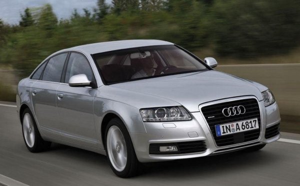 Спрямо 2024: 1% ръст
Макар регистрациите тази година да са 33 автомобила повече, отколкото през миналата, A6 губи пазарен дял. Лесно обяснимо при 17-те процента ръст на годишна база за кросоувъра Q5. 
Тук сме събрали заедно всички версии на модела: А6, А6 Avant, A6 Allroad, S6 и даже RS6 (42 бройки). 
