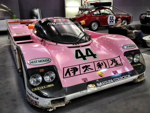 Eдна от великите състезателни машини от втората половина на 80-те, с трилитров боксер с туин турбо. 
 962 печели общо 21 конструкторски титли, както и два пъти Льо Ман през 1986 и 1987. Самият Ник е карал тази кола в едно от петте си участия в Льо Ман. 
