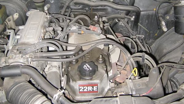 Един от най-издръжливите атмосферни двигатели на Toyota, който се среща при Hilux и 4Runner. Има случаи на агрегати с пробег над 500 000 мили (804 000 км) с минимална поддръжка.