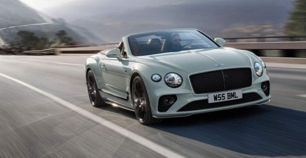 Стандартният Continental е доста по-евтин, но тук говорим за лимитирана серия, която казва официално сбогом на легендарния W12 двигател на Bentley. В GTC Speed, този агрегат дава 650 коня и 3.5 секунди от 0 до 100 км/ч. 