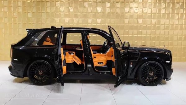 През 2023 у нас са регистрирани цели пет бройки от втория най-скъп модел на Rolls-Royce - три от стандартния Cullinan (където цената започва от 366,000 евро) и две от специалната серия Black Badge. При нея могъщият V12 под капака дава с 29 конски сили повече - общо 600. Пет години след дебюта на първия SUV на марката интересът към него не спира да расте. 
