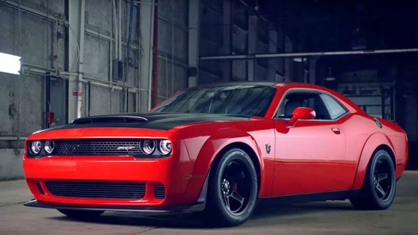 Най-популярният автомобил в рап клиповете е този масълкар. Розов Dodge Challenger от 1970 г. участва във видеото на британката Джеси Джей с Ариана Гранде и Ники Минаж на хита Bang, гледано над 1,4 млрд. пъти. Два Challenger SRT Hellcat може да се видят в клипа към песента Ride Out, която се превърна в саундтрак към филма "Бързи и яростни 7", на Кид Инк, Тайга, Уейл, Уай Джи и Рич Хоуми Куан. Видеото е гледано 228 млн. пъти, а общо Dodge Challenger има над 1,62 млрд. гледания.