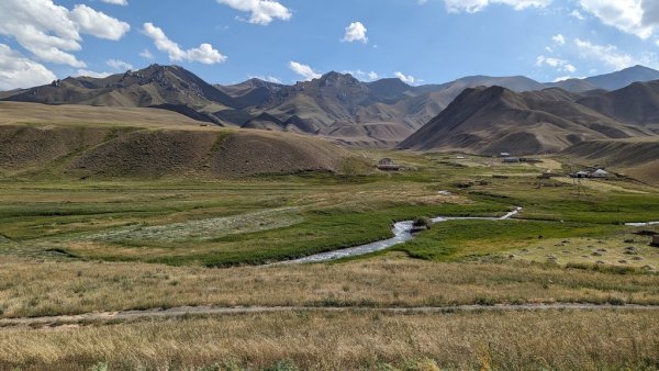 По пътя към езерото Сон Кол