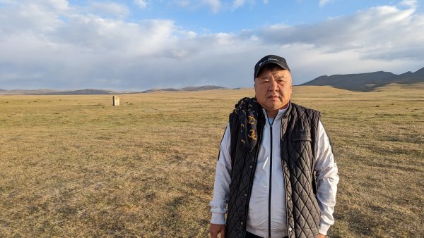 Нашият нов приятел Болот направи всичко възможно, за да ни предпази от злополучния път през Казарман - неуспешно