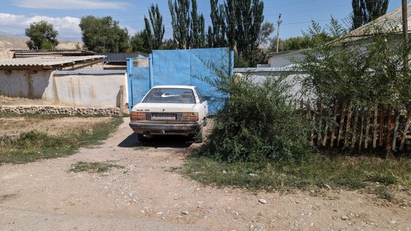 Най-често срещаната кола в Киргизстан, с огромен аванс, е Audi 100