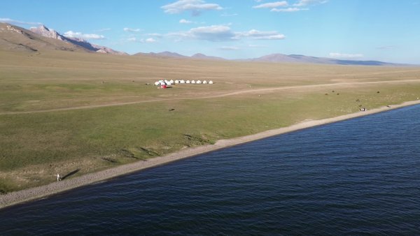 Сон Кол и лагерът от юрти, видени отвисоко