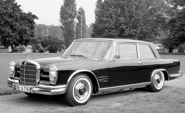 Още едни много рядък "шестстотин", от който са направени 1 или 2 бройки (все още има спорове по този въпрос). Със сигурност се знае, че един двуврат автомобил, изграден на скъсеното шаси на W 100, е подарен на един от най-заслужилите сътрудници на научно-изследователския отдел на компанията Фриц Налингер.