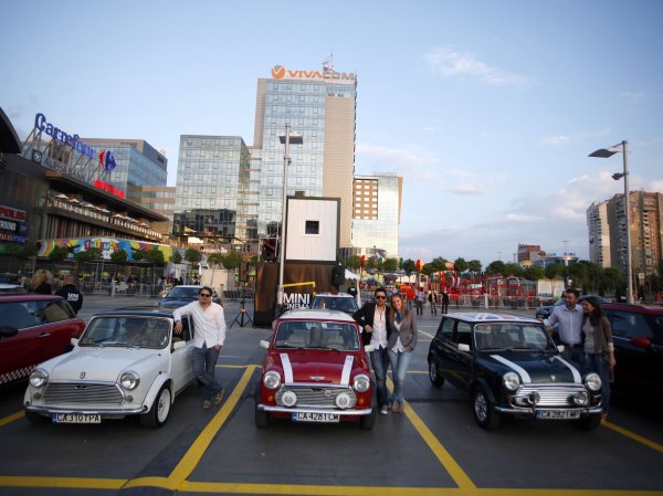 Първото в света автокино само с MINI автомобили