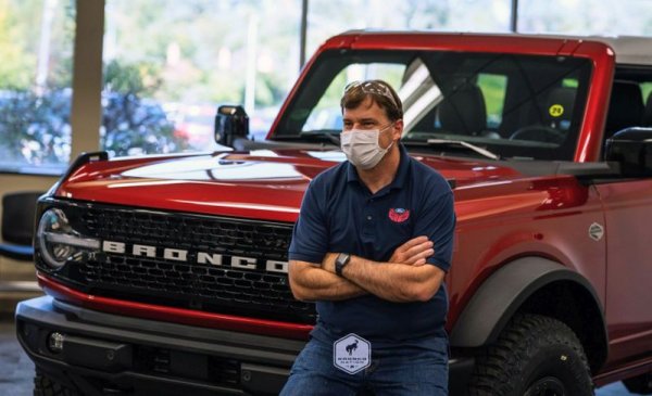 Американският гигант също закъса още преди пандемията и мерките срещу нея да разтресат пазарите. Печалбата на Ford, която достигаше 3.69 милиарда долара през 2018, падна до едва 84 милиона през 2019, и се превърна в колосалната загуба от 1.276 милиарда (1.07 млрд. евро) през 2020.
Годишният оборот на Ford е 127.1 милиарда долара, а продадените автомобили - 4.187 милиона, спрямо 5.38 милиона през 2019.

