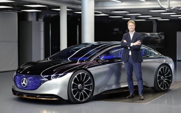 Колкото и да е парадоксално, компанията-майка на Mercedes има по-висока печалба през 2020, отколкото през 2019. Продадените автомобили са спаднали от 3.34 на 2.84 милиона, оборотът също е надолу с близо 20 милиарда евро, до общо 154 милиарда. Но покрай мащабната програма за съкращаване на разходите нетната печалба е скочила от 2.7 до 4 милиарда евро, или с 48%. Печалбата на акция е 3.39 евро, а разпределеният дивидент - по 1.35 евро (при 0.90 евро преди година). 
