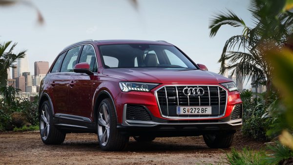Колкото и странно да звучи, доскорошният флагман сред SUV-моделите на Audi (сега тази роля вече изпълнява Q8) се сглобява в производствените мощности на Volkswagen Group в Братислава (Словакия).