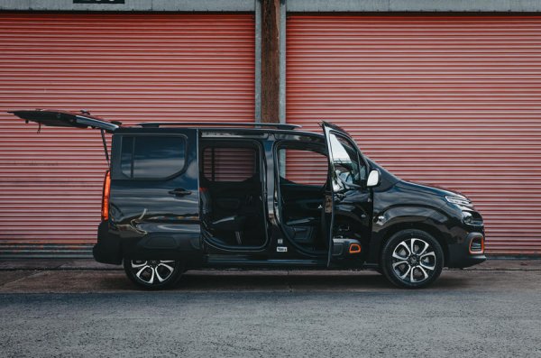 "Той може да отговори на всяка ваша нужда, без да навява мрачни мисли. Освен това се предлага и на добра цена, което го прави още по-привлекателен".
