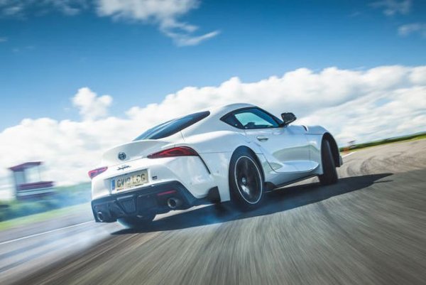 "Toyota успя да се трансформира и вече предлага както наистина вълнуващи автомобили за автомобилни феновете, така и динамични модели за всекидневието".