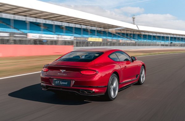 Захранван от 6,0-литров W12 с двоен турбокомпресор  Continental GT Speed може да развие 335 км/ч, което е забележително за кола с тнегло 2273 к. Мощността на двигателя е 659 к.с. и 900 Нм, като ускорението до 100 км/ч от място отнема 3,6 секунди. 