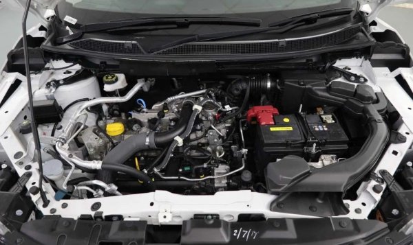 Моторът на Nissan страда от прекомерен разход на масло, както и от проблеми с турбината и инжекционната система. Често излиза от строя още при пробег 50 000-70 000 км. Цената на ремонта често надхвърля 1000 евро.