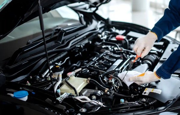 Каквато и да е репутацията на двигателя на автомобила, на който сте се спрели, задължително проверете и конкретното му състояние. Сверяване по VIN  номера ще ви даде поне част от сервизната история и ще ви помогне да избегнете "прасета в джоба" - коли, които са на 106,000 км днес, но са били на 195,000 през 2015 година. Изберете доказани във времето двигатели и зареждайте само на надеждни бензиностанции, особено дизелово гориво. Задължително направете предпродажбена диагностика със специално внимание към турбото и ангренажната верига.