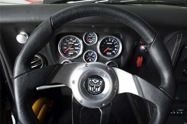 Звездата от "Трансформърс" отива на търг