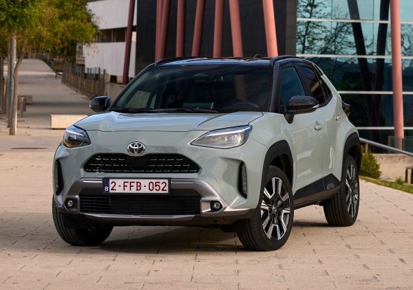 Ако Yaris донесе хибридна мощност в сегмента на градските автомобили, Toyota Yaris Cross го направи успешен в сегмента на компактните кросоувъри. С правилните размери както за трафика, така и за пътуване на цяло семейство, малкият японски SUV обещава нисък разход на гориво, особено в града.
