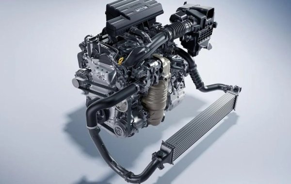 Honda се вписва перфектно както за най-лош двигател на епохата със строги стандарти за емисии, така и за най-добрия. Първият е не особено успешен - 1.0 T, а вторият е отличният 1.5 T. Интересното е, че тези двигатели дебютираха почти по същото време през 2017 (няколко месеца по-рано излезе 1.5) в десетото поколение на Honda Civic. Както пазарът потвърди, това може да се види днес в цените на версията с трицилиндров 1.0 двигател и четирицилиндров 1.5.

Honda дълго време се съпротивляваше на турбокомпресора, но за съжаление през 2017 трябваше да се откаже, тъй като атмосферните двигатели не отговаряха на европейските стандарти за емисии. 1.5T VTEC е сравнително малък двигател с 16 клапана, директно впръскване на гориво, турбо, интеркулер и VTEC система за променливо време на клапаните (на всмукателния и изпускателния клапан). Както подобава на Honda, тук се използва задвижване с верига (без проблеми при работа), а изпускателният колектор е свързан с главата.
