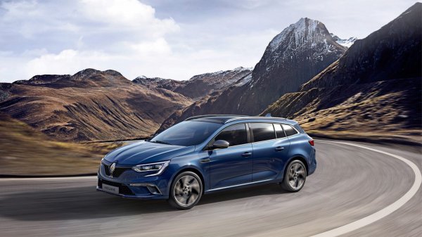 Френската марка спечели категорично първата си (и последна засега) титла в конкурса, като изпревари с голяма преднина Volvo S90, Mercedes E-Class, Citoren C3 и Suzuki Baleno
