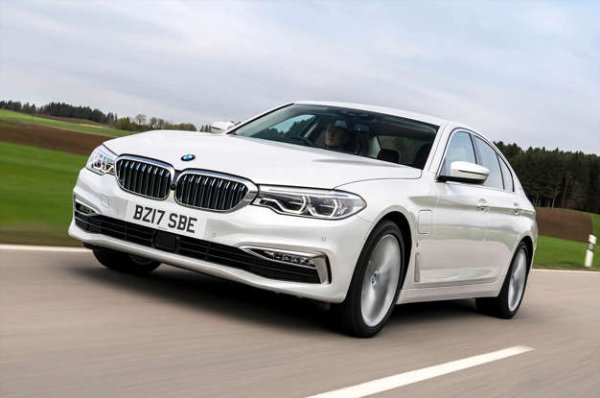 Препоръчана версия - 530e M Sport (Pro Pack)
 
Plug-in хибридът 530e демонстрира по-добре от всеки друг, че луксът и ниският въглероден отпечатък могат да вървят ръка за ръка. Този модел предлага близо 60 км пробег само на ток и ако се зарежда редовно пътуването в града излиза много евтино.

По стандартите за луксозни автомобили, той също се оказва доста надежден. С превъзходна производителност, управление и финес, страхонев интериор този модел предлага отлично съотношение цена/качество.