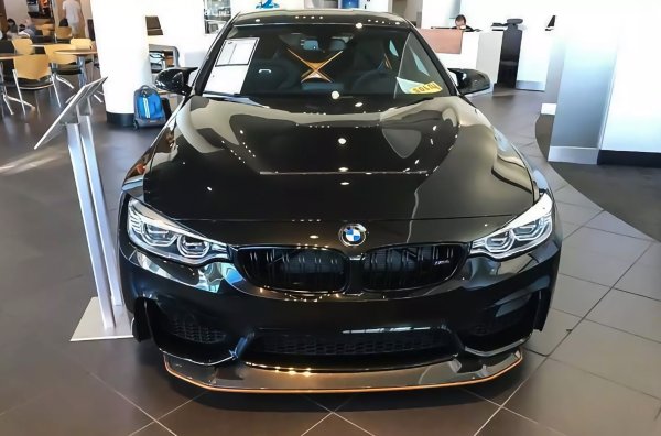 В края на миналата година последният екземпляр на този модел, който получи и специален дизайн, беше оценен на 500 000 долара. При продажбата си колата имаше пробег от 400 км. Тя е специална, защото излиза през 2015 г. и е посветена на 30-годишнината на BMW M3. Цената на бройка от модела при дилър в САЩ е 133 205 долара.