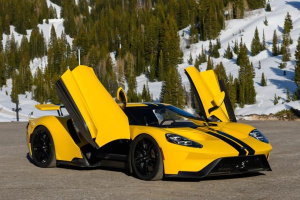 Второто поколение на Ford GT се произвежда в малък тираж от 2016 година, като може да купено само на търг, тъй като търсенето е много по-високо от предлагането. Затова и фабричната цена от 400 000 долара се е увеличила няколко пъти.

Пет години след премиерата на купето производителността му все още впечатлява. След последното обновяване 3,5-литровият турбо V6 EcoBoost развива 669 к.с. и 746 Нм, като тягата се предава на задния мост чрез 7-степенна преселективна роботизирана скоростна кутия Getrag.