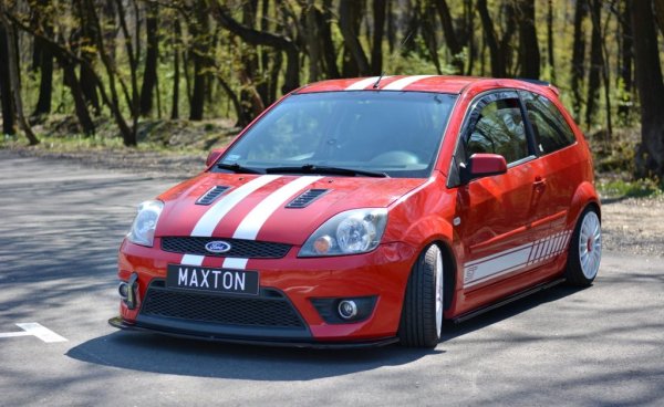 Дълго време от Ford старателно избягват да правят спортни версии на Fiesta, за да не подкопават продажбите на тунингованите Escort-и. Но през 80-те постепенно вътрешната забрана отпада, а през 1989 се появява XR2i с с осемклапанен двигател и 104 конски сили. Това е първата Fiesta с инжекция вместо карбуратор. По-късно ще се появят RS1800, с двигател Zetec и 130 коня, и, естествено, добре познатата ни Fiesta ST.
