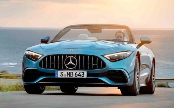 Приходите на Mercedes са се увеличили с над 16 млрд. евро спрямо 2021 година. Печалбата пада от 23.3 млрд. до 14.8 милиарда, но миналогодишният рекорд се дължеше на еднократни ефекти от отделянето на леките от товарните автомобили. Продадените леки автомобили са 2.04 милиона, с 5% повече от предишната година, а продадените ванове - 415,344. 

Приходи: 150.02 млрд. евро
Нетна печалба: 14.81 млрд. евро
Печалба на акция: 13.55 евро
Продажби: 2.456 млн. автомобила