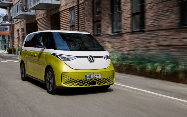 Приходите на концерна растат с 29 милиарда евро спрямо 2021, а печалбата след данъчно облагане - с около 1 милиард, до общо 15.8 милиарда. Най-голям дял от продажбите има марката Volkswagen - леки автомобили (4.56 млн. бройки), следвана от Audi (1.61 млн.), Skoda (0.73 млн.), Seat (0.39 млн.), Volkswagen лекотоварни (0.328 млн.), Porsche (0.310 млн.). Най-продаваните модели са VW Tiguan (458,000),VW  Passat (426,000), VW Lavida (351,000), VW T-Roc (301,000), Audi Q5 (301,000).
 
Приходи: 279.23 млрд. евро
Печалба след данъци: 15.84 млрд. евро
Печалба на акция: 29.63 евро
Продажби: 7.956 млн. автомобила