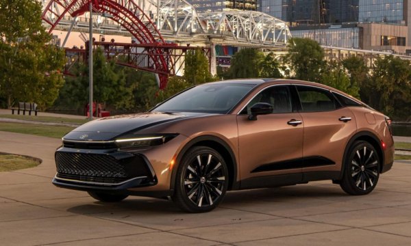 Над десетилетие японският гигант бе най-печелившата компания в автомобилния свят, но вече втора година отстъпва първите места. Тук цитираме последните прогнози на Toyota, защото обобщените резултати за фискалната 2023 година още не са публикувани. Дългосрочните задължения на компанията са се увеличили с почти 2 трилиона йени от миналия март досега. 

Приходи: 243 млрд. евро (прогнози)
Нетна печалба: 15.9 млрд. евро
Печалба на акция: 1.17 евро
Продажби: 8.8 млн. автомобила
