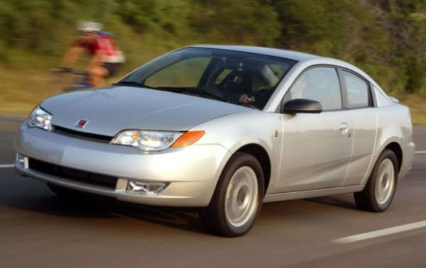 Една позиция по-надолу експертите отредиха на Saturn Ion (2002 - 2007), при който редовно отказваше скоростна кутия. Друг проблем на този модел е с ключа за запалване на двигателя, който отказваше по време на движение и съответно изключваше мотора. Заради него възнищнаха гоям брой инциденти, при които загинаха 13 човека.