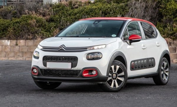 Френската марка използваше мокър ремък в двигателите 1.0 и 1.2 PureTech, вграждани в Berlingo, C1, C3, C4, C5 Aircross и още няколко модела. В началото на 2024 агрегатът бе основно ревизиран и сега вече е с ангренажна верига. 
