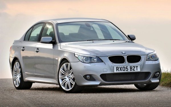 Петицата изпреварва с около 200 бройки Audi A6 в битката на "престижните" седани втора ръка, но пък изостава почти с толкова от другия си германски конкурент. 
