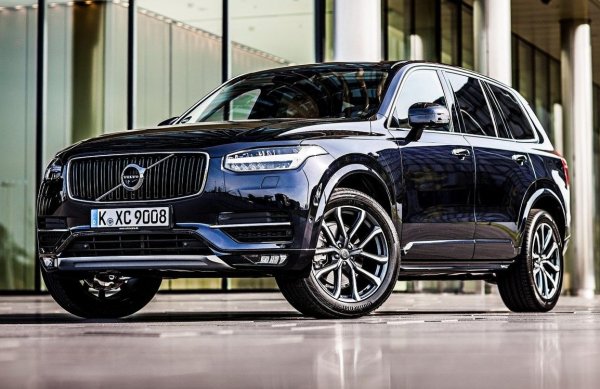 Модерният дизайн на шведската марка отдавна е станал много прочут по света. Второто поколение на Volvo XC90, което показало оптиката "чука на Тор", обаче ще влезе в историята на автомобилния дизайн.