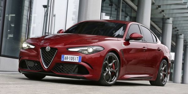 Alfa Romeo Giulia Quadrifoglio е един от най-вълнуващите нови автомобили, излезли на пазара през последното десетилетие. След много години на създаване на красиви, но предимно представителни седани, ръководството на FCA реши да върне старата слава на Alfa Romeo с пускането на модели като 4C и Giulia. Така се появи Quadrifoglio, която благодарение на своя 2,9-литров V6 двигател, производство на Ferrari, стана най-бързият седан на планетата.