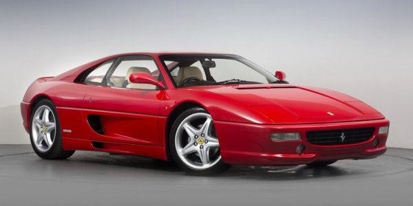 Мнозина смятат F355 за едно от "последните велики Ферарита", като то е проектирано от Pininfarina и действително е сред най-добрите спортни коли на 90-те години. Под капака му е поставен V8 двигател с по 5 клапана на цилиндър, който издава писък, подобен на този на автомобил от Формула 1.