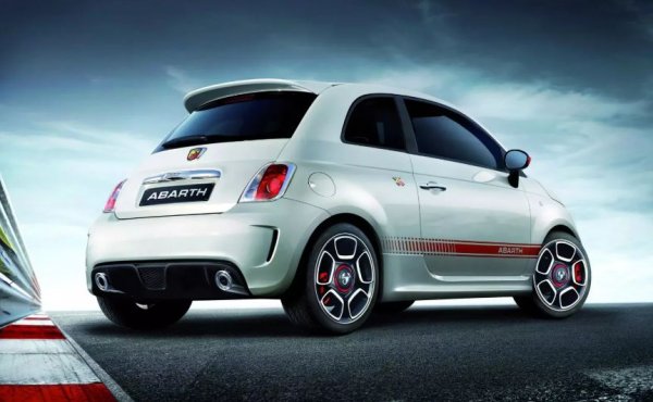 Факт е, че автомобилите от този клас имат проблеми с надеждността, като те са свързани предимно с връзката между мотора и скоростната кутия, както и с турбината. В същото време хечбекът не е никак евтин, което се отнася и за поддръжката му. Жалко, тъй като Fiat 500 Abarth можеше да бъде един от най-добрите модели в този клас, създавани някога.