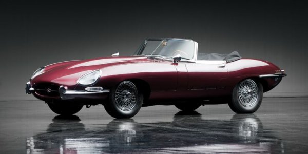 Без съмнение, Jaguar E-Type е един от най-красивите спортни автомобили на ХХ век. Елегантната му форма спечели уважението дори на Енцо Ферари, който заяви, че E-Type е най-красивият автомобил, правен някога. Той беше нещо повече от купе, като за това помогна и мощният му двигател.