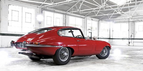 За съжаление, както при много британски автомобили по това време, брилянтният двигател на E-Type беше и най-голямата му слабост. При него има проблеми с горивната помпа, с алтернатора и с горивната система, които имат склонността към прегряване. Освен това се оказа, че колата ръждясва на места, които са трудно достъпни - на шасито, например. И ако това не бъде открито на време, има опасност от катастрофа.