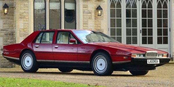 През 70-те години Aston Martin се опита да направи наследник на модела си Lagonda Rapide. Така през 1976 година се появи Aston Martin Lagonda - невероятно модерен за времето си луксозен спортен седан. Според някои, това е една от най-грозните коли, създавани някога, но пък други смятат нейният клиновиден дизайн за невероятен. Благодарение на мощния си V8 двигател, Lagonda беше една от най-бързите коли с 4 врати по това време.